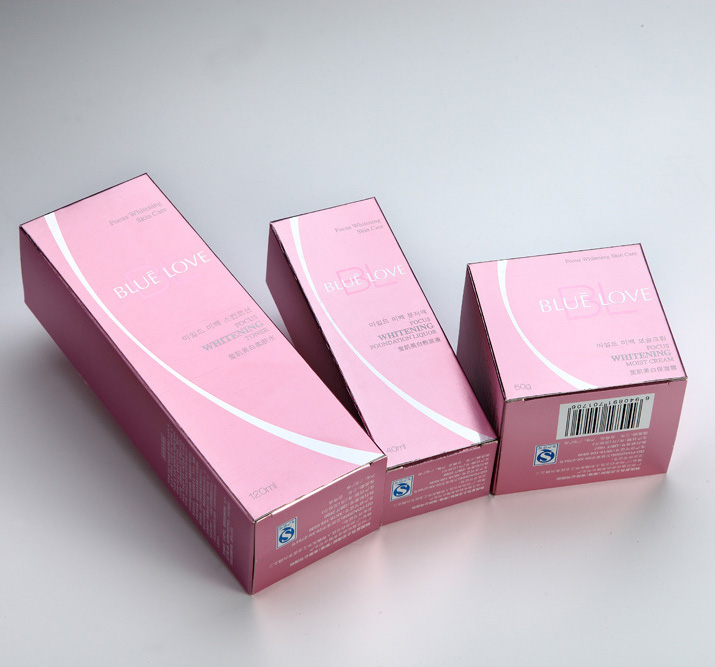 Духи в розовой упаковке. Косметика в розовой упаковке. Упаковка крема. Коробочная упаковка для косметики. Крем в розовой упаковке.